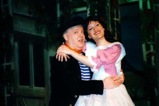 Derek Drennan and Natalie Stevens in 'Carousel' (STC 2002)