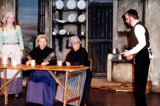 Pauline Richards, Carole McMeckan, Jill Cakebread and Derek Drennan - Fiddler On The Roof' (STC 1992)